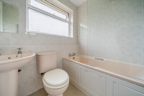 3 Sherborne Walk, Leatherhead, KT22 8UL