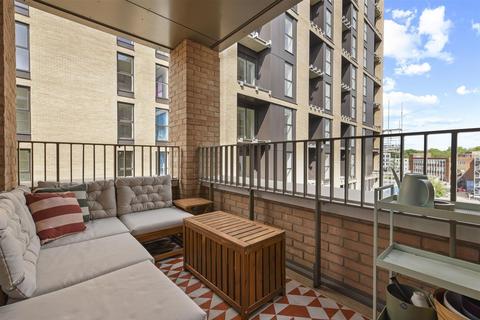 2 bedroom apartment for sale, Brook Road, London N8