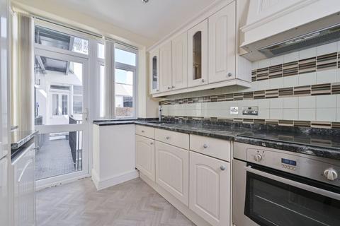 2 bedroom flat to rent, Abbey Road, St John's Wood, London, NW8
