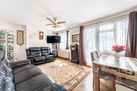3 bedroom flat for sale, Donnington Road, Willesden, London, NW10