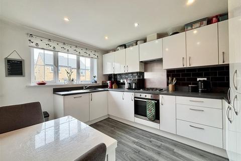2 bedroom semi-detached house for sale, Beck Bridge Lane, Bradford BD15