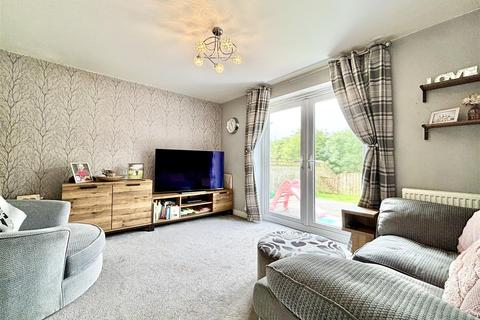 2 bedroom semi-detached house for sale, Beck Bridge Lane, Bradford BD15
