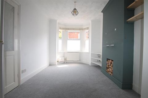 2 bedroom end of terrace house to rent, York Street, Bedford