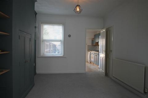 2 bedroom end of terrace house to rent, York Street, Bedford