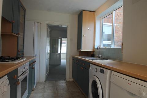 2 bedroom end of terrace house to rent, York Street, Bedford