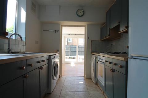 2 bedroom end of terrace house to rent, York Street, Bedford