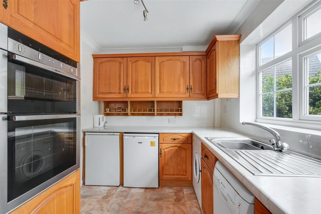 Kitchen 1.jpeg