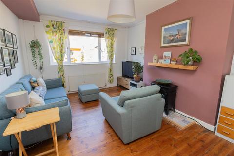 3 bedroom end of terrace house for sale, Holystone Crescent, Newcastle Upon Tyne