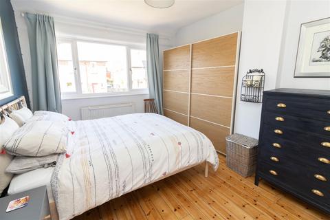 3 bedroom end of terrace house for sale, Holystone Crescent, Newcastle Upon Tyne