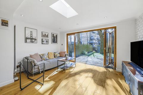 11 Tree View Close, London, SE19 2QT