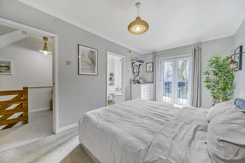 11 Tree View Close, London, SE19 2QT