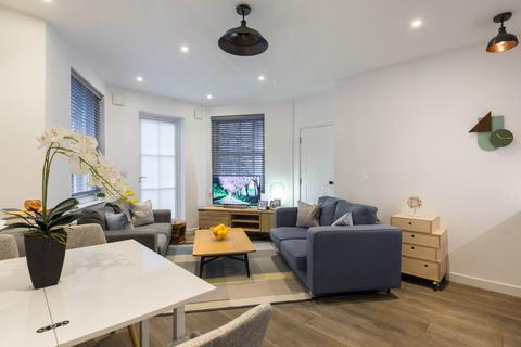 2 bedroom apartment to rent, Rathbone Place