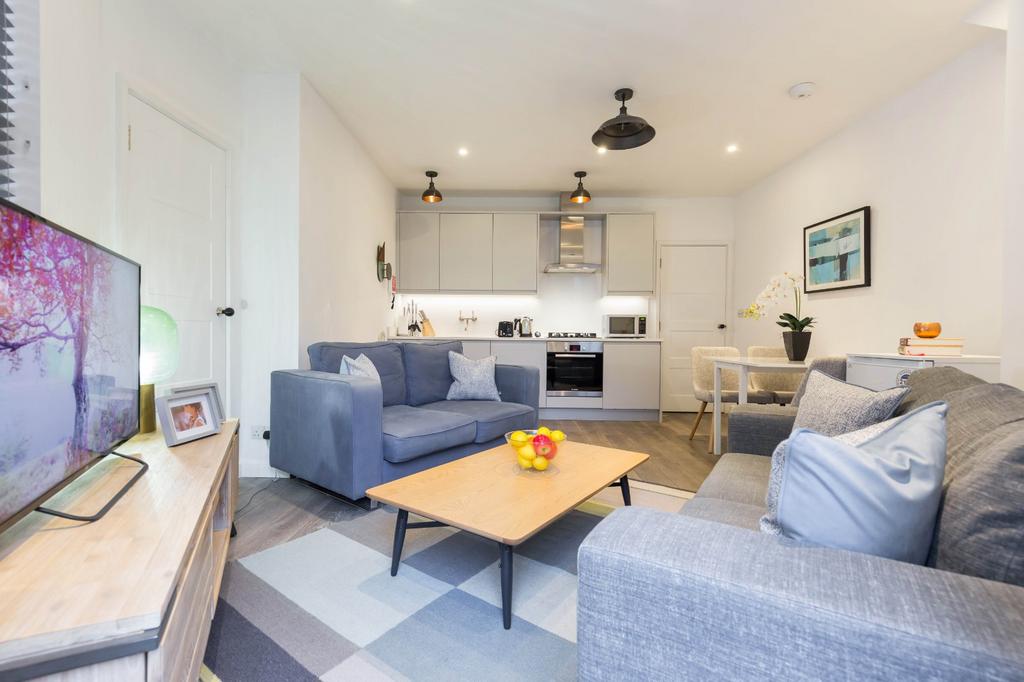 Rathbone Place 2 bed apartment to rent - £10,309 pcm (£2,379 pw)