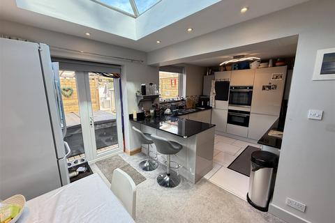 10 Beverley Gardens, Wirral, CH61 7XU