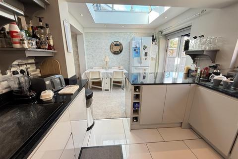 10 Beverley Gardens, Wirral, CH61 7XU