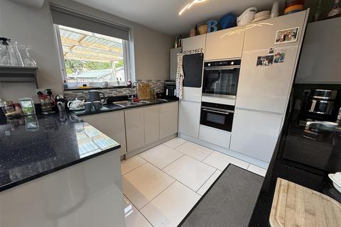 10 Beverley Gardens, Wirral, CH61 7XU
