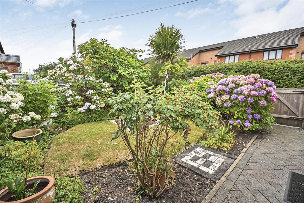 20 Chapel Walk Front Garden (2).jpg