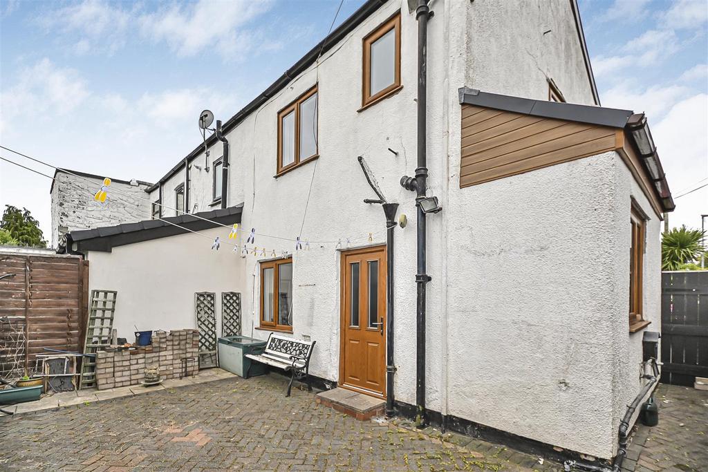 20 Chapel Walk Rear of property.jpg