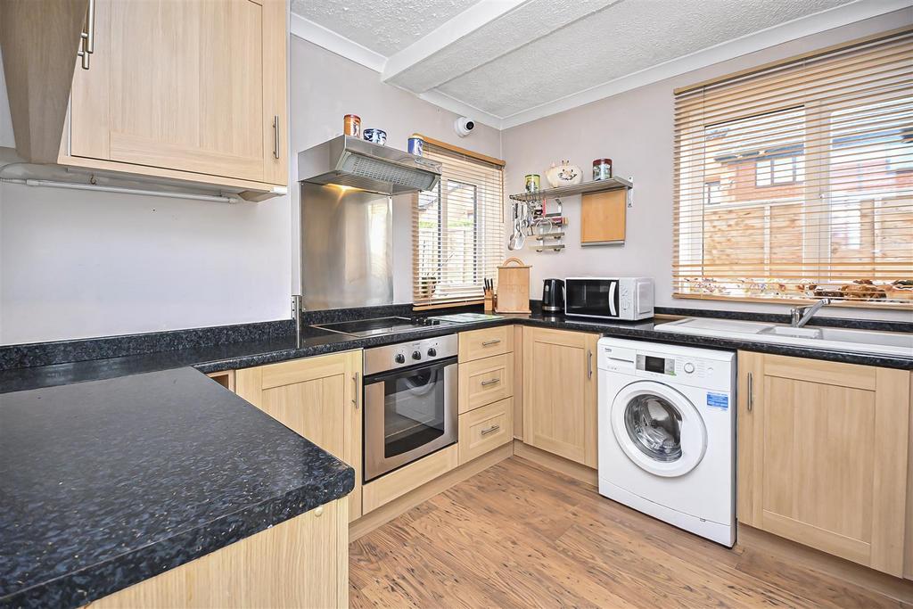20 Chapel Walk Kitchen (1).jpg