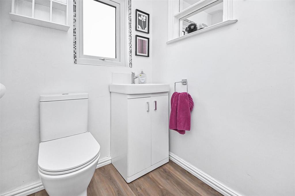 20 Chapel Walk Bathroom (2).jpg