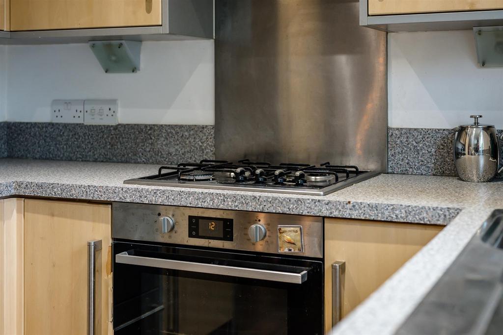 6 Chaise Meadow, Lymm WA13 9 UP-21.jpg
