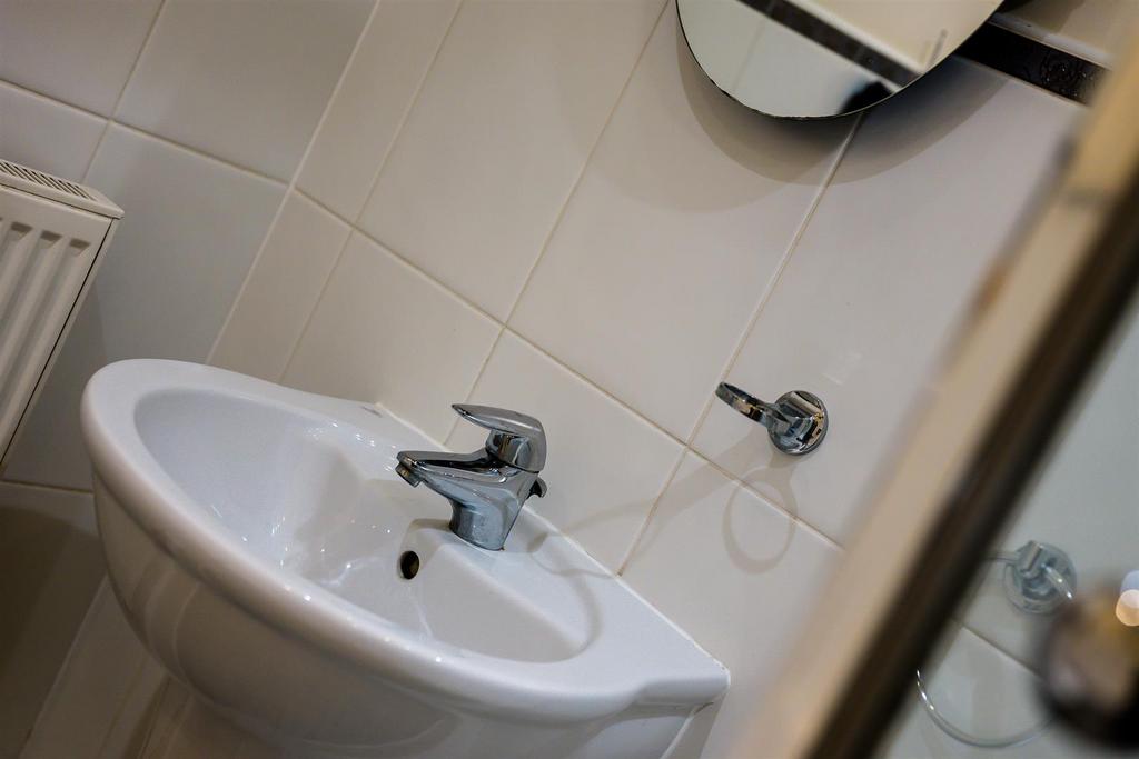 6 Chaise Meadow, Lymm WA13 9 UP-9.jpg