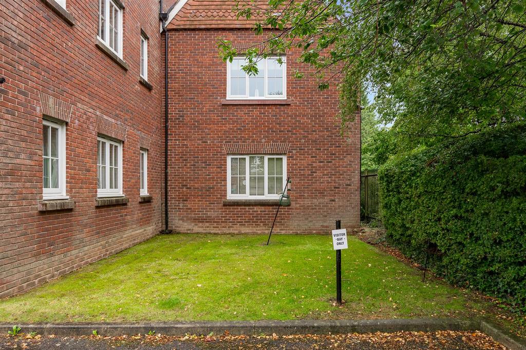 6 Chaise Meadow, Lymm WA13 9 UP-5.jpg