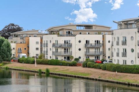 2 bedroom apartment for sale - Bridge Wharf, Chertsey KT16