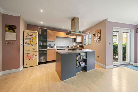 2 bedroom apartment for sale, Bridge Wharf, Chertsey KT16