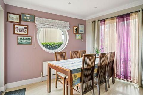 2 bedroom apartment for sale, Bridge Wharf, Chertsey KT16