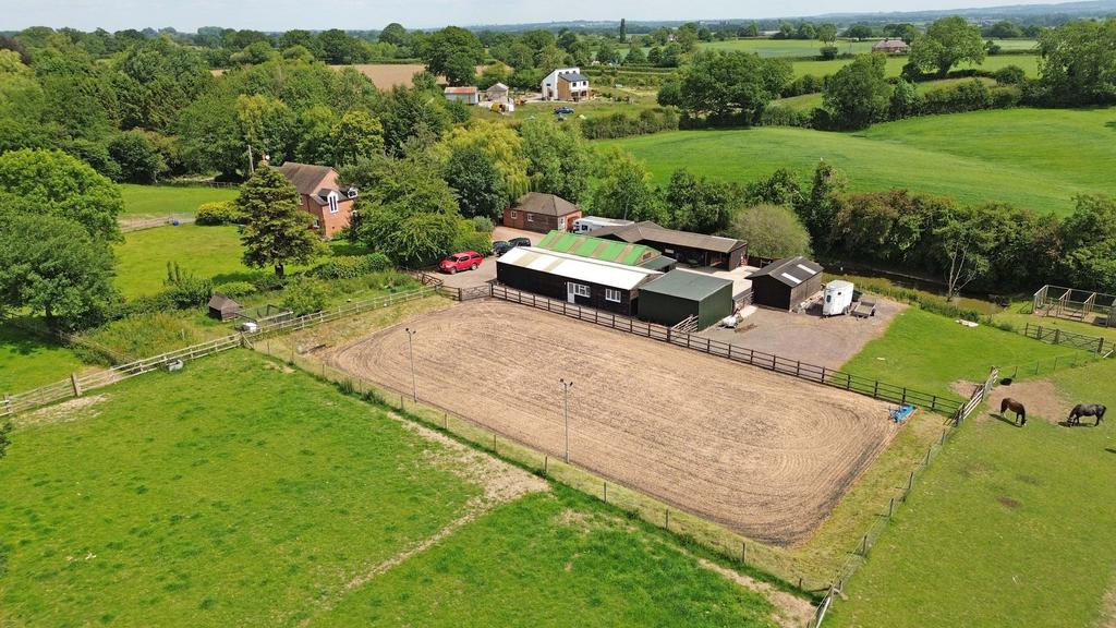 Aerial with 20x40m sand and rubber menage