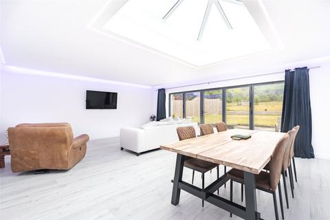 4 bedroom detached house for sale, The Vineries, Wimborne, Dorset, BH21