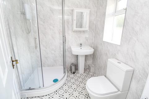 1 bedroom terraced house to rent, (1 Room) Claude Street, Nottingham NG7