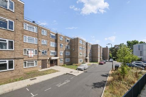 Lambourn Close, Hanwell, W7