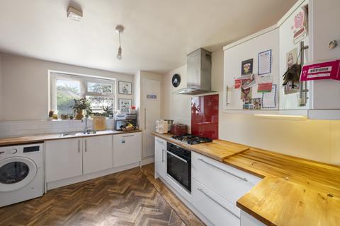 50 Lambourn Close, London, W7 2LN