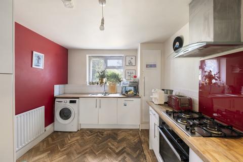 50 Lambourn Close, London, W7 2LN