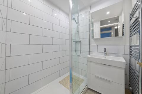 50 Lambourn Close, London, W7 2LN