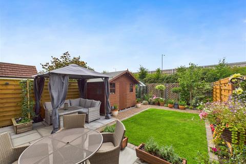 4 bedroom semi-detached house for sale, Harewood Crest, Brough