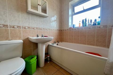 3 bedroom semi-detached house for sale, Beechwood Road, Luton, Bedfordshire