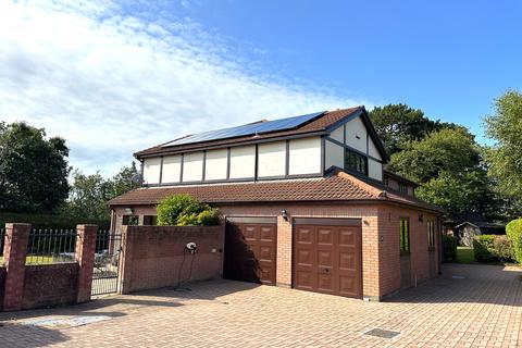 5 bedroom detached house for sale, Copthorn Mews, Colwyn Bay LL28