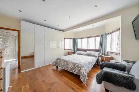 17 Corringham Road, Wembley, HA9 9PX
