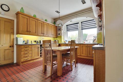 4 bedroom semi-detached house for sale, Meadow Lane, Stoke-On-Trent