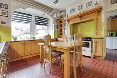 4 bedroom semi-detached house for sale, Meadow Lane, Stoke-On-Trent
