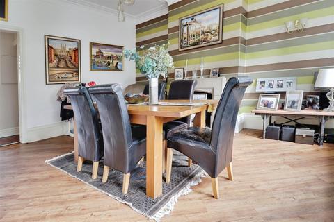 4 bedroom semi-detached house for sale, Meadow Lane, Stoke-On-Trent