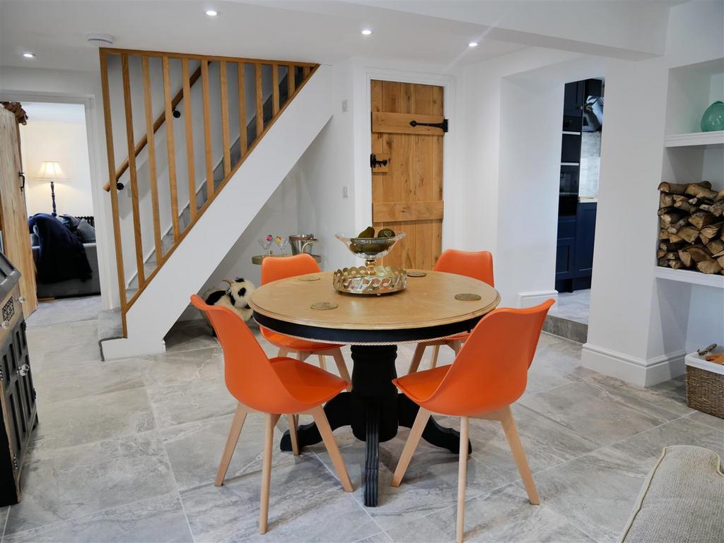 FAMILY ROOM & DINING