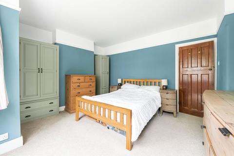 15 The Drive, Coulsdon, CR5 2BL