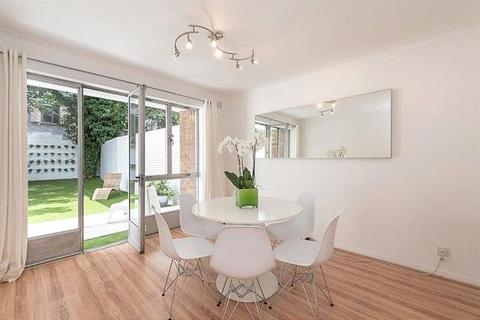 3 bedroom property to rent, Avenue Road, St John's Wood, London, NW8