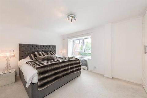3 bedroom property to rent, Avenue Road, St John's Wood, London, NW8