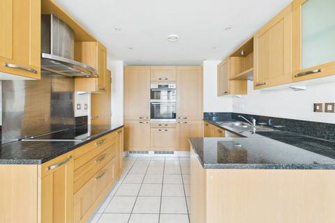 3 bedroom flat for sale, Steyne Gardens, Worthing, BN11 3DW
