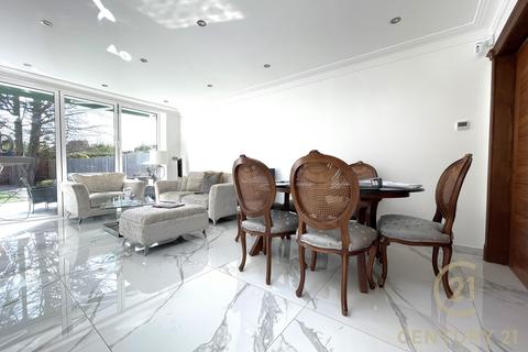 39 Ancaster Crescent, New Malden, KT3 6BD